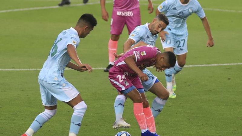Foto- Tercera caída consecutiva de Racing en la Copa de la Liga Profesional..jpg