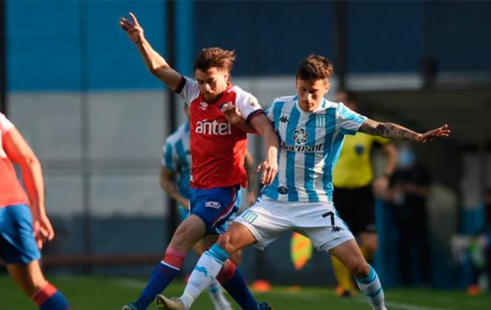 Racing Club visita al puntero Nacional de Montevideo