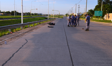 Siniestro vial con victima fatal por avenida Gendarmeria Nacional (3).JPG