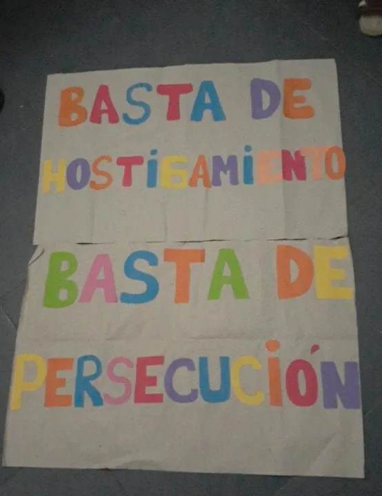 cartelobstetraencadenada.jpg